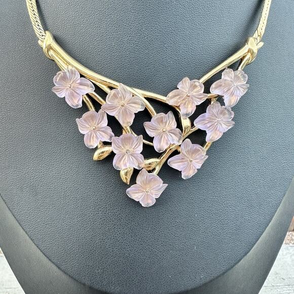 Crown Trifari Pink Lucite Floral Bib Necklace Molded Flowers Rare Choker Vintage - Picture 3 of 11